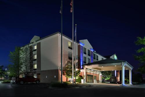 Holiday Inn Express Hotel & Suites Milwaukee-New Berlin, an IHG hotel - New Berlin