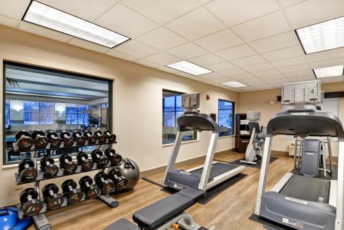 Holiday Inn Express Hotel & Suites Milwaukee-New Berlin By IHG - 피트니스 센터