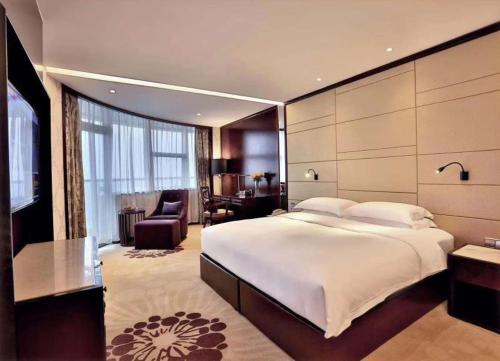 HengNa International Hotel Located in Futian International Trade Mall, HengNa International Hotel is a perfect starting point from which to explore Yiwu. The property has everything you need for a comfortable stay. Service-mind