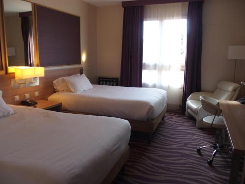 2 double beds