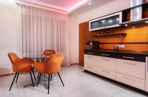 Premium Jacuzzi Apartment - image 3