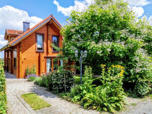 Gemütliches Blockhaus am Wald mit großem Garten in Waltershausen, Deutschland