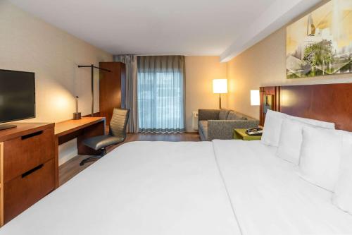 Deluxe Queen Room with Sofa Bed - Ground Floor