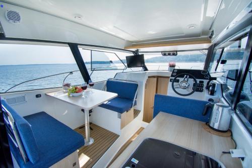 Jacht motorowy Balt Tytan 918 - 2 kabinowy plus SAUNA