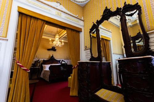 Royal Suite image 3