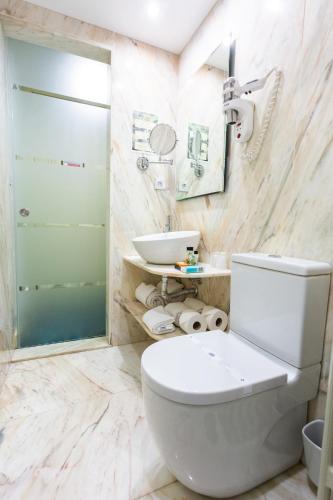 Grand Suite image 2