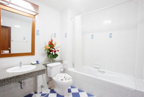 room detail thumbnail 2