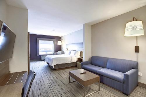 Holiday Inn Express Airport Calgary By IHG - image 3