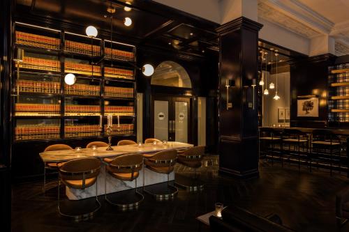 271506259 Kimpton Gray Hotel Chicago by IHG
