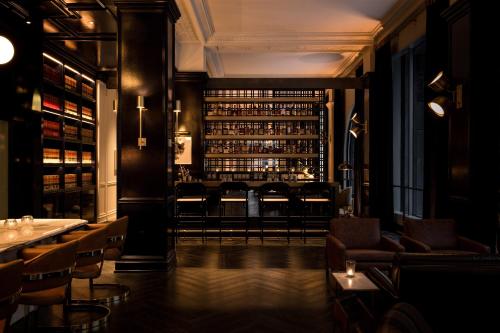 271506262 Kimpton Gray Hotel Chicago by IHG