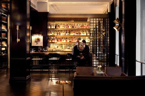 271506316 Kimpton Gray Hotel Chicago by IHG