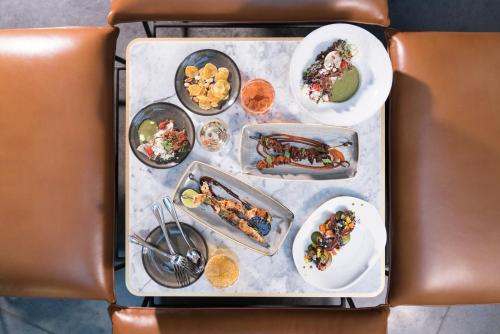 Kimpton Gray Hotel Chicago by IHG