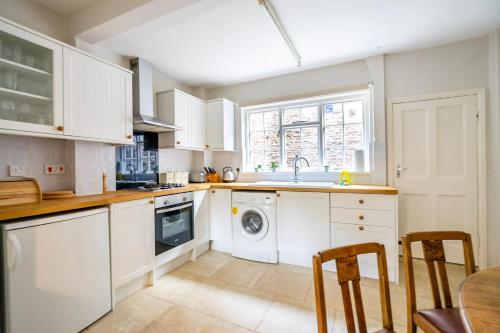 Picture of 6 Monkbar Court