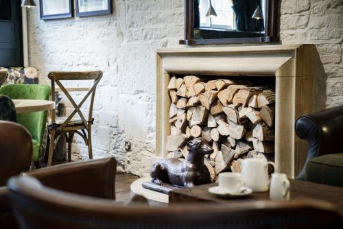 The Bear Of Rodborough Hotel - image 4