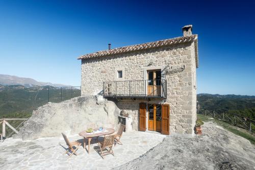 2 bedrooms chalet with jacuzzi and furnished garden at Meschia gîte à louer Abetito