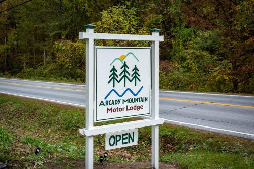 Arcady Mountain Motor Lodge image 39