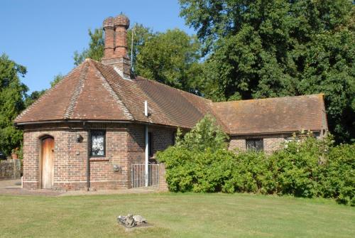 Pekes Tudor View - Hailsham