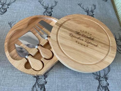 The Reindeer Retreat Daisy Double in Llandyfaelog