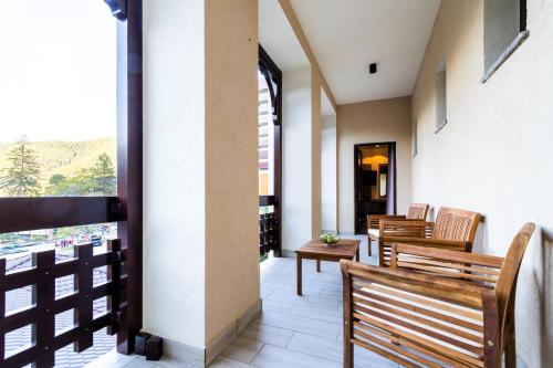 Family Room with Mountain View