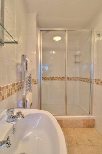 Avron House - image 10
