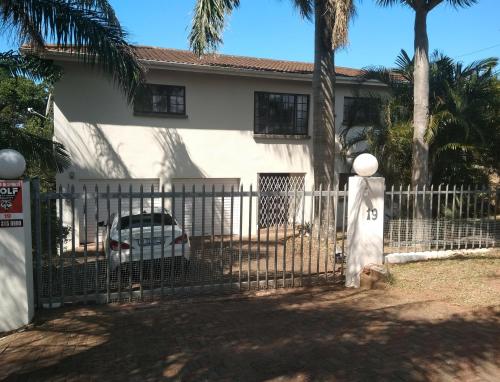 Stesh Margate Holiday House 12 Sleeper in Uvongo