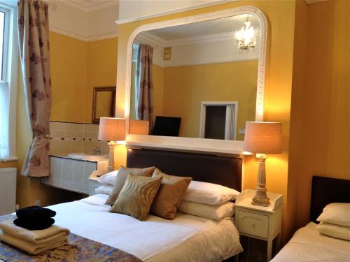 Double or twin room, private bathroom