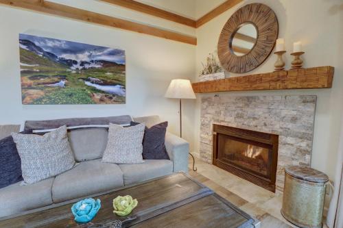 201C Mountain Side 1BR 1BA condo - main image