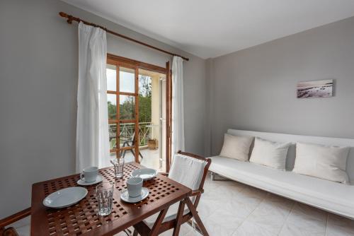 Albouro Seafront Apartments - image 9