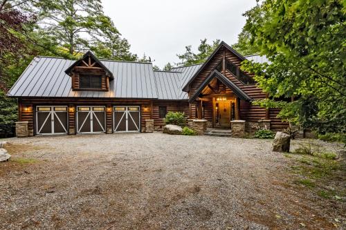 Large Luxury Lakefront Cottage Calabogie