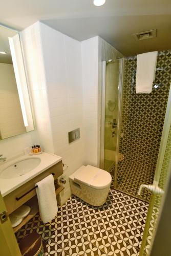 room detail thumbnail 2