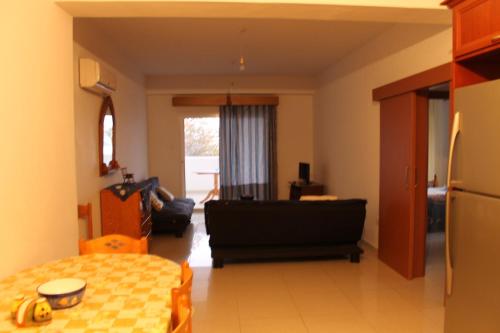 1 double bed, 2 twin beds