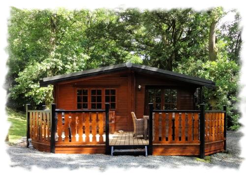 Blelham Tarn Rustic cabin in tranquil woodland 1