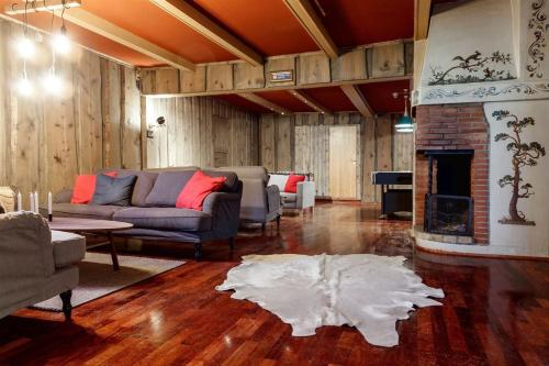 Aufenthaltsraum/TV-Zimmer, Fossheim Lodge - arealeffektiv minileilighet in Geilo