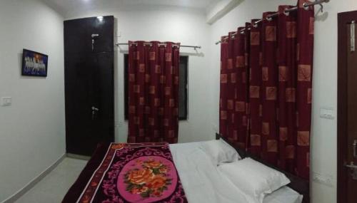 Shaurya Inn (Hotel Rooms/Guest House/Yoga Place with Hall and open terrace)
