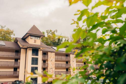 Brookside Lodge - Tap to explore photos
