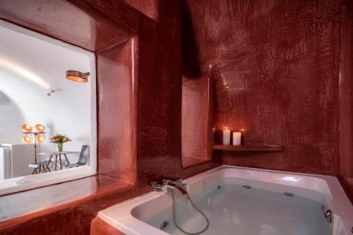 Luxury Santorini Villa Outdoor Plunge Pool Sea Caldera View 1BDR Oia - image 2