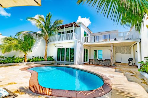 Caprice 14 - Oceanfront Villa - Gated Community with Pool, Nassau (photo 3)