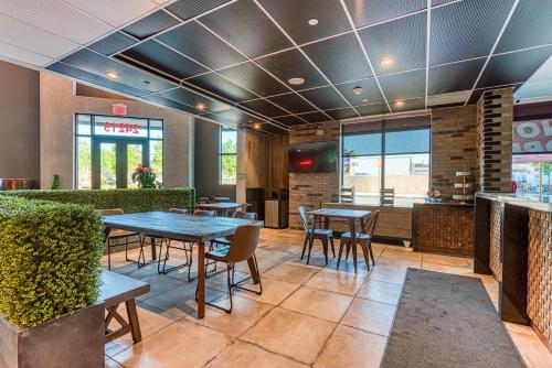 Hotel Lexen Newhall - Adults Only in Santa Clarita (CA)