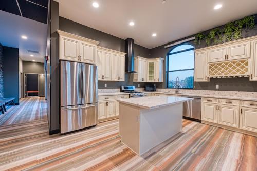 Kitchen, Hotel Lexen Newhall in Santa Clarita (CA)