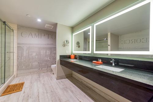Hotel Lexen Newhall & Santa Clarita - Near Six Flags Magic Mountain in Santa Clarita, USA