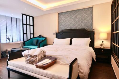 Glory boutique suites room 502 by Amm