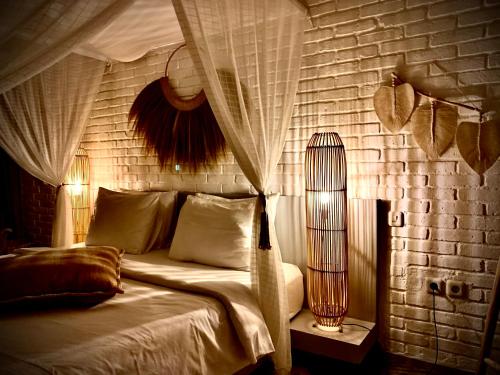 Double Room with Pool View image 5