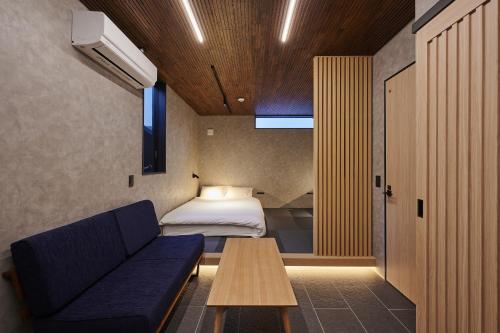 Standard Double or Twin Room image 8