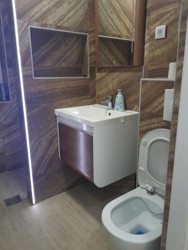 One-Bedroom Apartment image 1