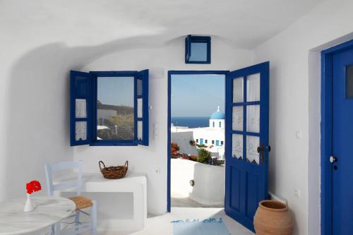 المرافق, Aghios Artemios Traditional Houses in Panagia Kalou
