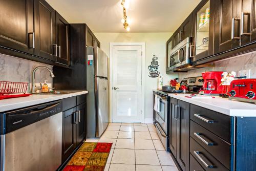 Kitchen, Hainsley Apartments at 1136 near Fort Lauderdale Beach