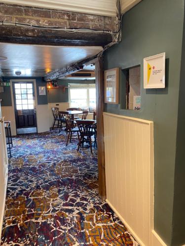 THE RED LION - image 3