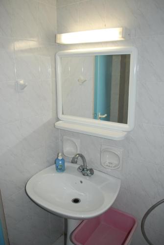 Standard Studio with Terrace (3 Adults) image 4