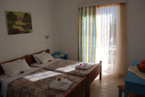 Three-Bedroom Apartment with Sea View room in Ikonomakis Apartments