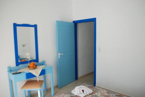 One-Bedroom Apartment with Sea View room in Ikonomakis Apartments